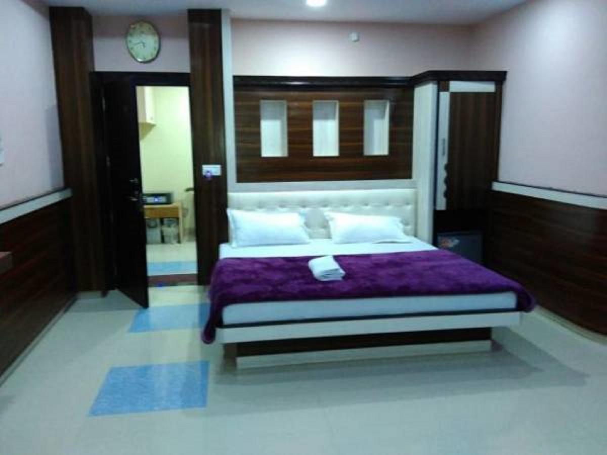 Hotel Blue Star Datia Dış mekan fotoğraf