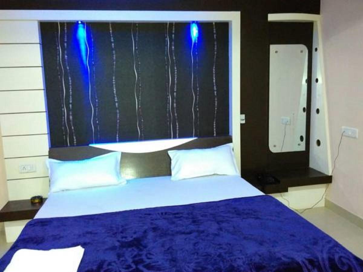 Hotel Blue Star Datia Dış mekan fotoğraf